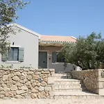 Liotopos וילה